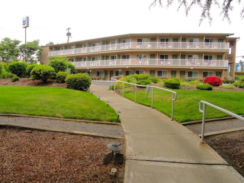 Riverfront Inn Roseburg Exterior photo
